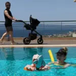 Τσαλταμπάσης – Αρβανίτη: Το πρώτο καλοκαίρι με τα δύο παιδιά τους