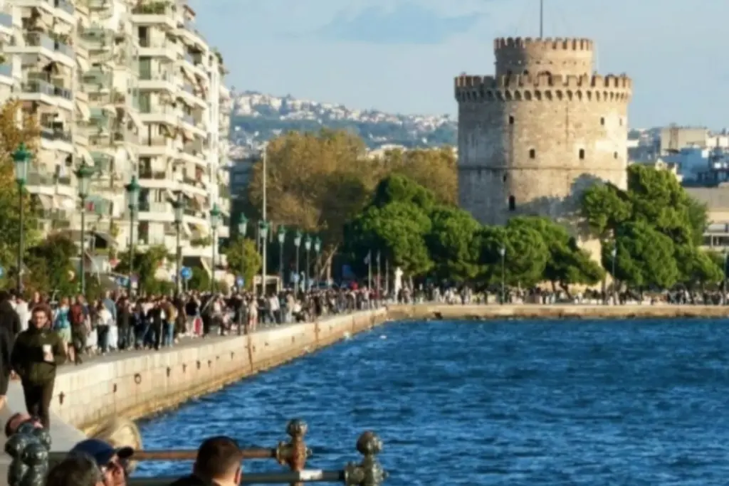 ΚΑΙΡΟΣ - Η ΜΕΓΑΛΗ ΑΝΑΤΡΟΠΗ: ΑΠΟ ΤΟ «ΚΑΜΙΝΙ» ΤΩΝ 38 ΒΑΘΜΩΝ, ΣΤΗΝ ΚΑΤΑΚΟΡΥΦΗ ΠΤΩΣΗ ΚΑΙ ΤΟ ΦΘΙΝΟΠΩΡΟ