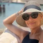 Τίνα Μεσσαροπούλου: Με μαύρο μαγιό στην Πάρο – «Η θάλασσα όλα τα γιατρεύει»