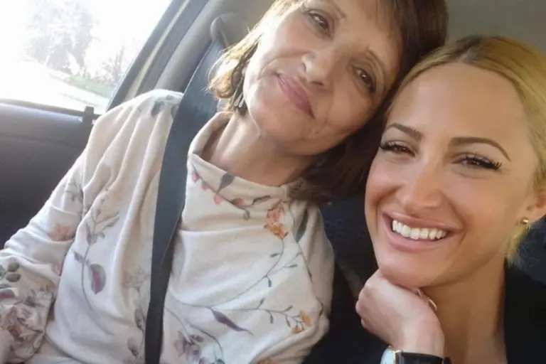 Ιωάννα Τούνη: Η απίστευτη ιστορία πίσω από το κοντό κούρεμα στα 3 της