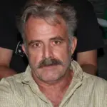 Πασχάλης Τσαρούχας: «Η εικόνα αυτού που υποδυόμαστε μάς ακολουθεί και έξω» – Τι είπε για τους ηθοποιούς