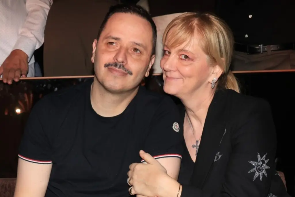 Αλέξανδρος Τσουβέλας με τη σύντροφό του Εύα Καρύδη