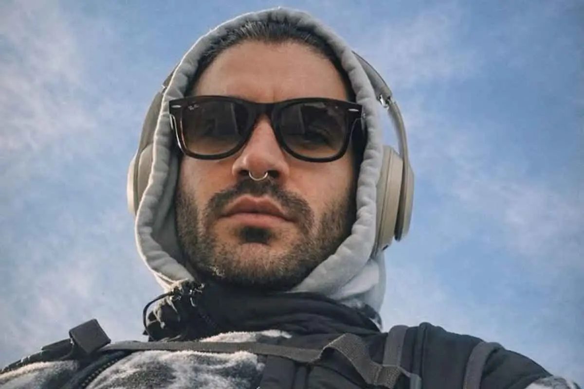 Η Τζένη Καζάκου και ο σεφ Αδριανός Τριανταφύλλου είναι μαζί εδώ και δυόμισι χρόνια και έχουν επιλέξει να συγκατοικούν.