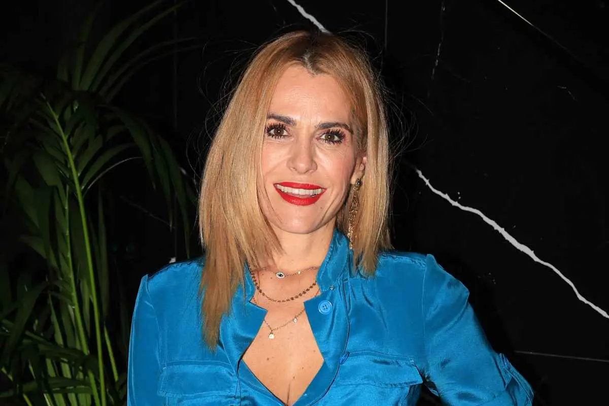 Η Τζένη Μπότση που απολαμβάνει τις καλοκαιρινές διακοπές της στην Ικαρία
