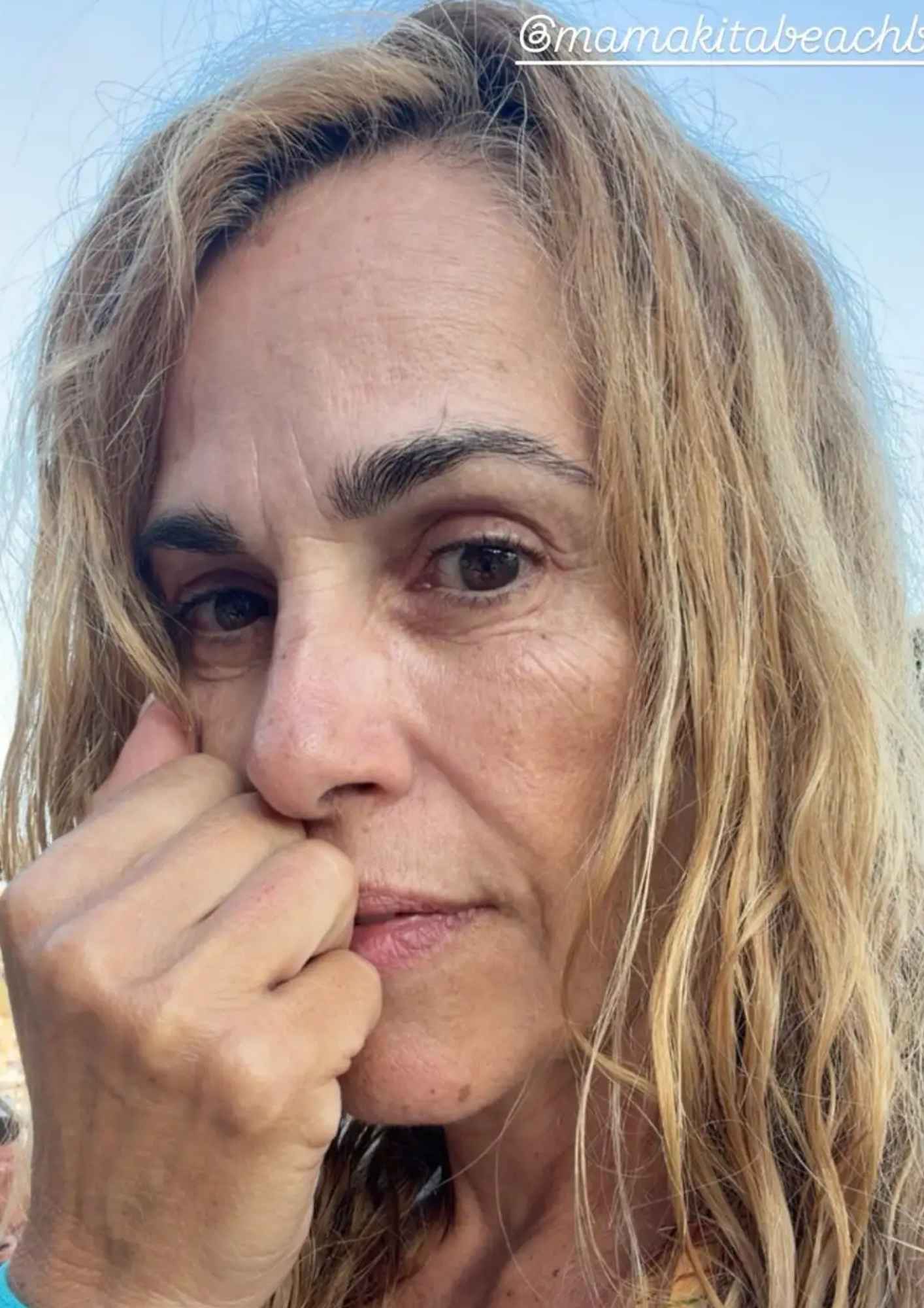 Η Τζένη Μπότση χωρίς μακιγιάζ στις διακοπές της στην Ικαρία
