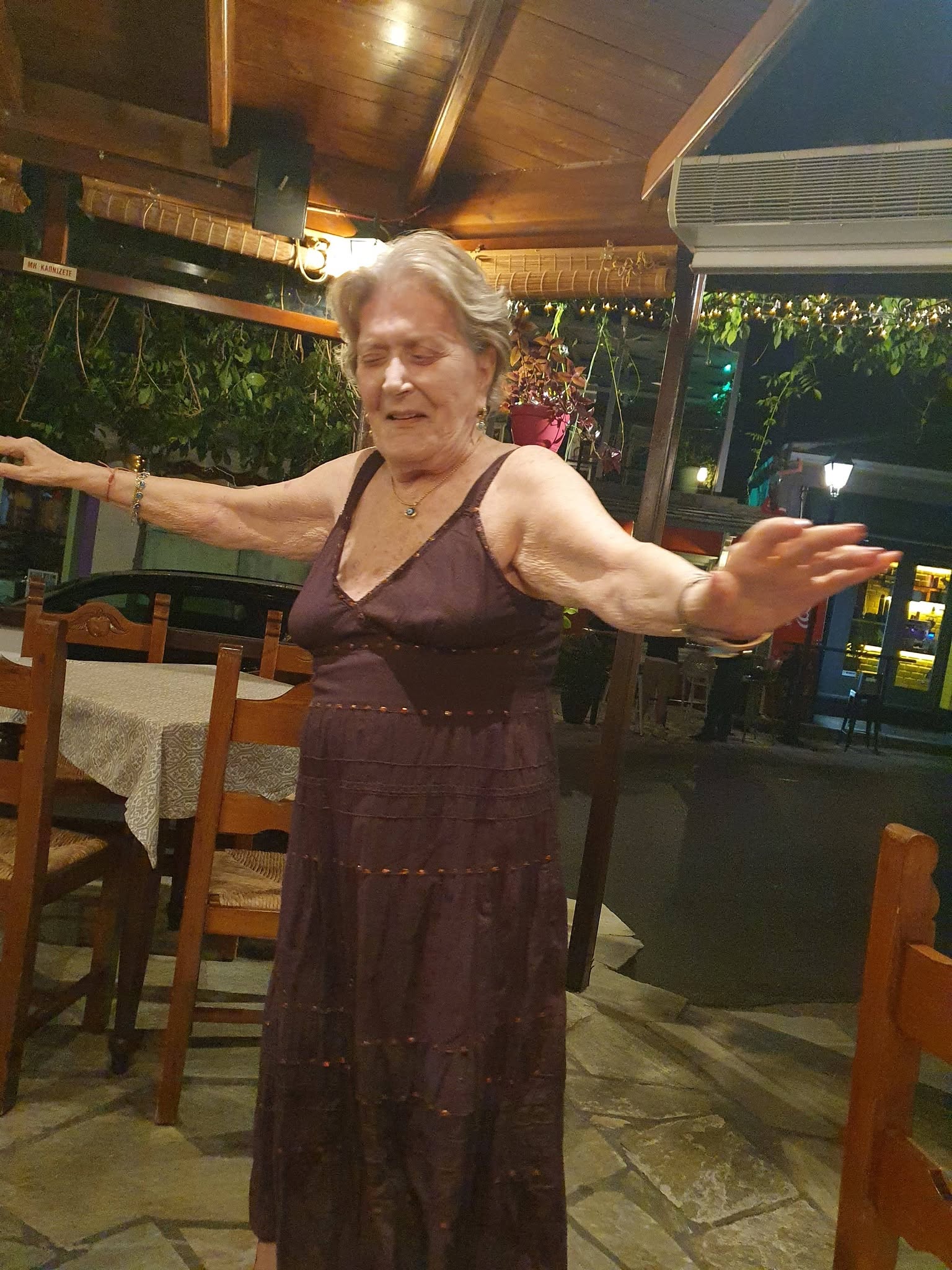 Το ζειμπέκικο της Βάσιας Τριφύλλη