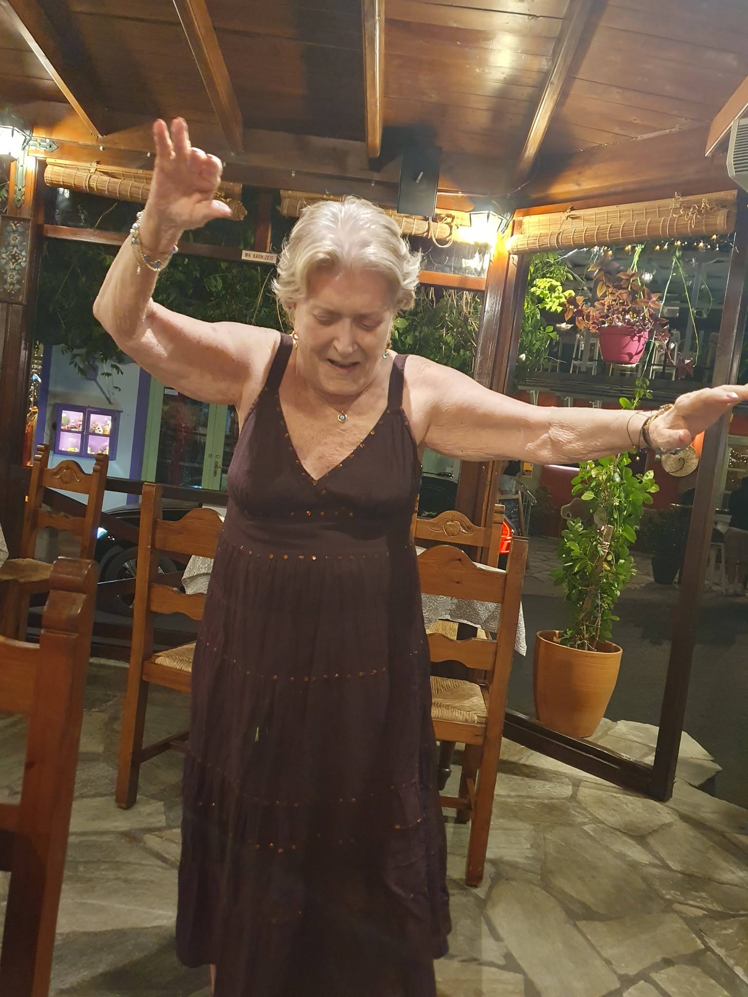 Το ζειμπέκικο της Βάσιας Τριφύλλη