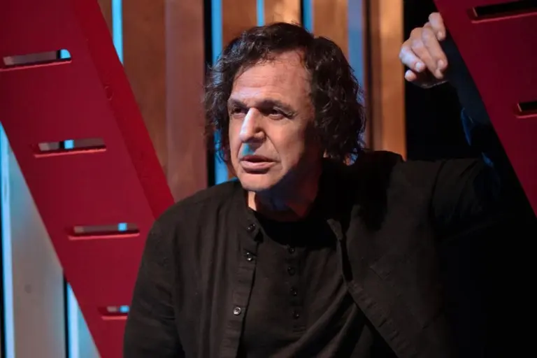Βασίλης Παπακωνσταντίνου: Ακυρώνει τις συναυλίες του λόγω θέματος υγείας – «Με ταλαιπωρεί αρκετό καιρό»