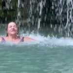 Βίκυ Σταυροπούλου: Η απίστευτη βουτιά κάτω από καταρράκτη – «Κάθαρση, αναγέννηση, ευλογία»