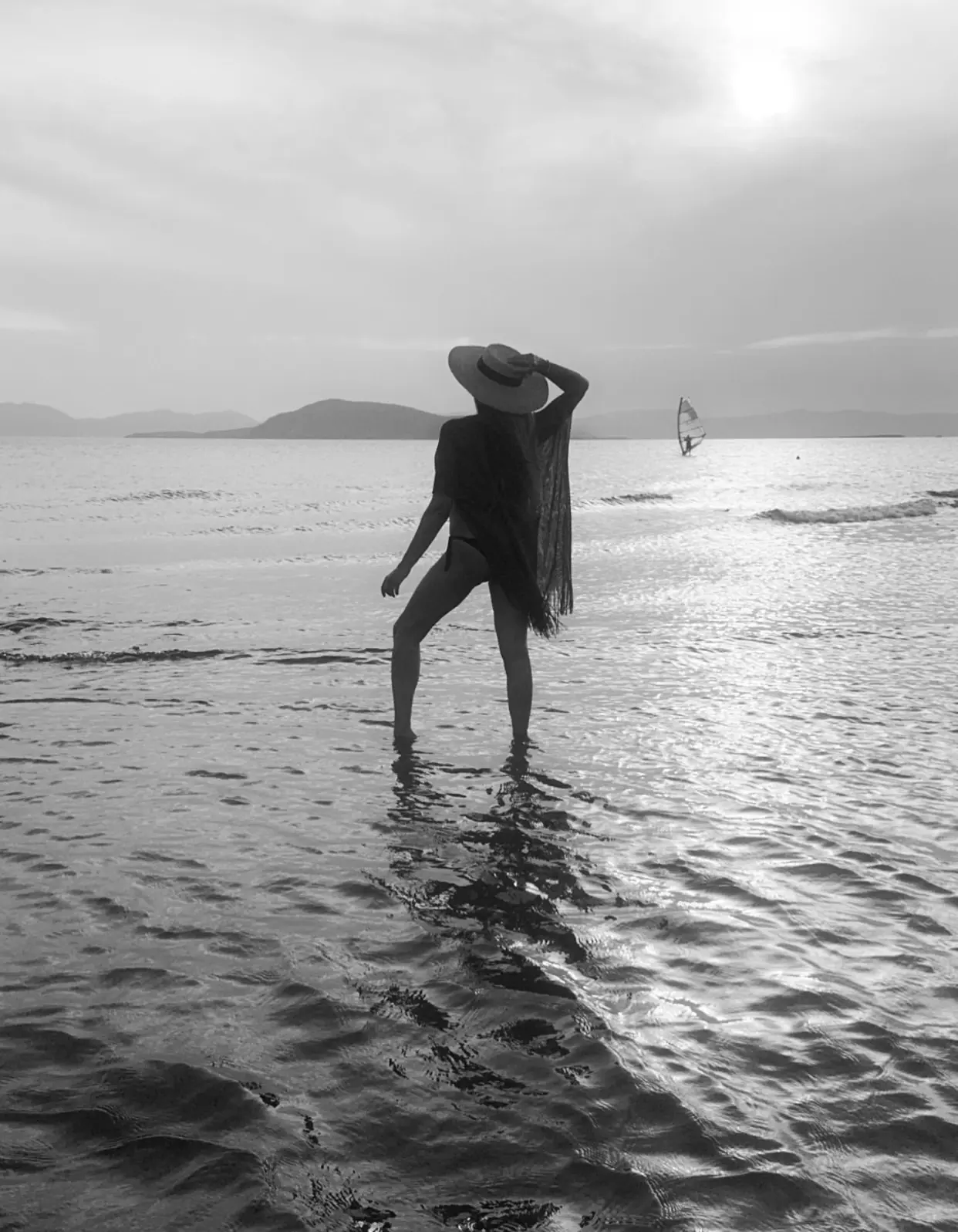 Η Βικυ Κουλιανού ποζάρει με μπικίνι