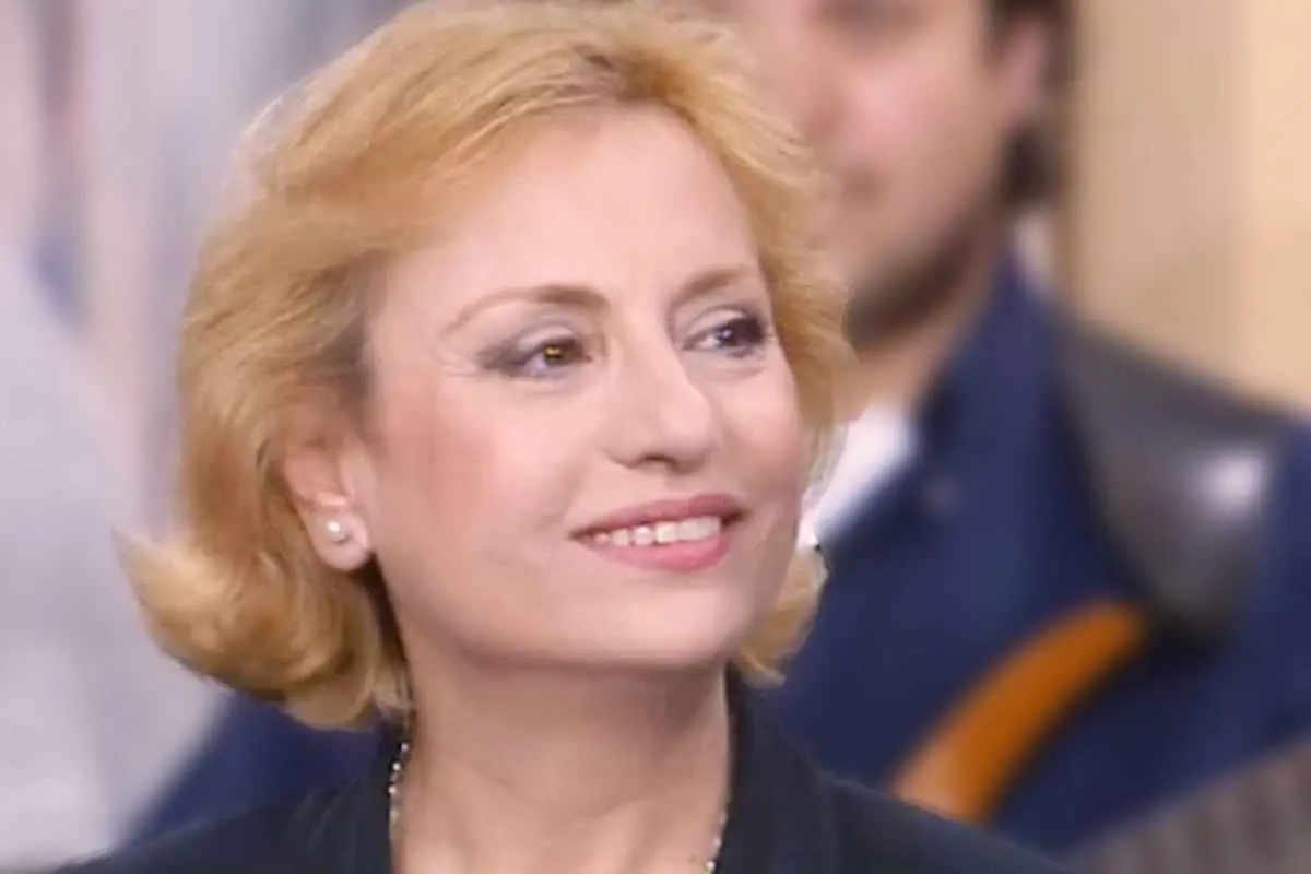 Η Ευαγγελία και η Ράνια Δομάζου τίμησαν τη μνήμη της μητέρας τους.