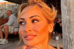 Ελένη Βουλγαράκη: Διακοπές χωρίς τον Φώτη Ιωαννίδη στην Αντίπαρο μετά τις φήμες χωρισμού