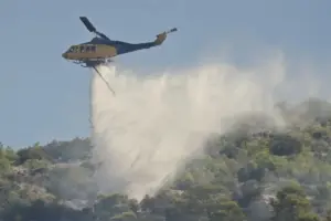 Συναγερμός στη Ζάκυνθο: Φωτιά σε δασική έκταση στον Μαραθιά – Ήχησε το 112