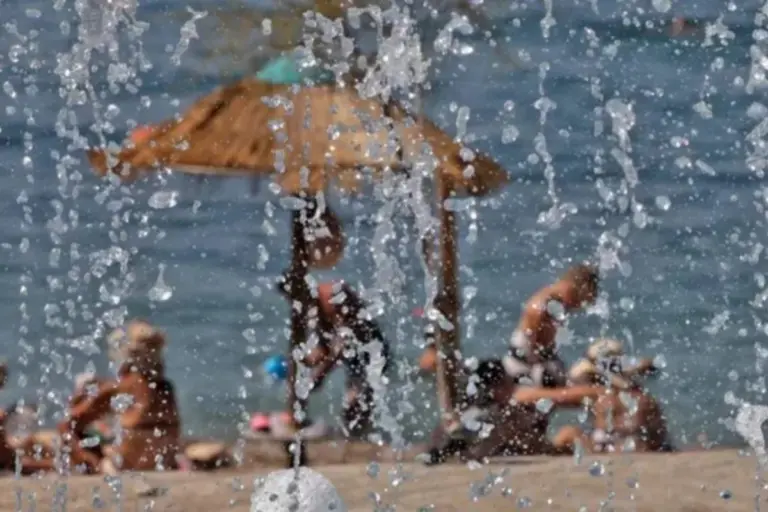 Καιρός: Έρχονται τα 42άρια -  Ο Αύγουστος φεύγει με «εμμονική» ζέστη