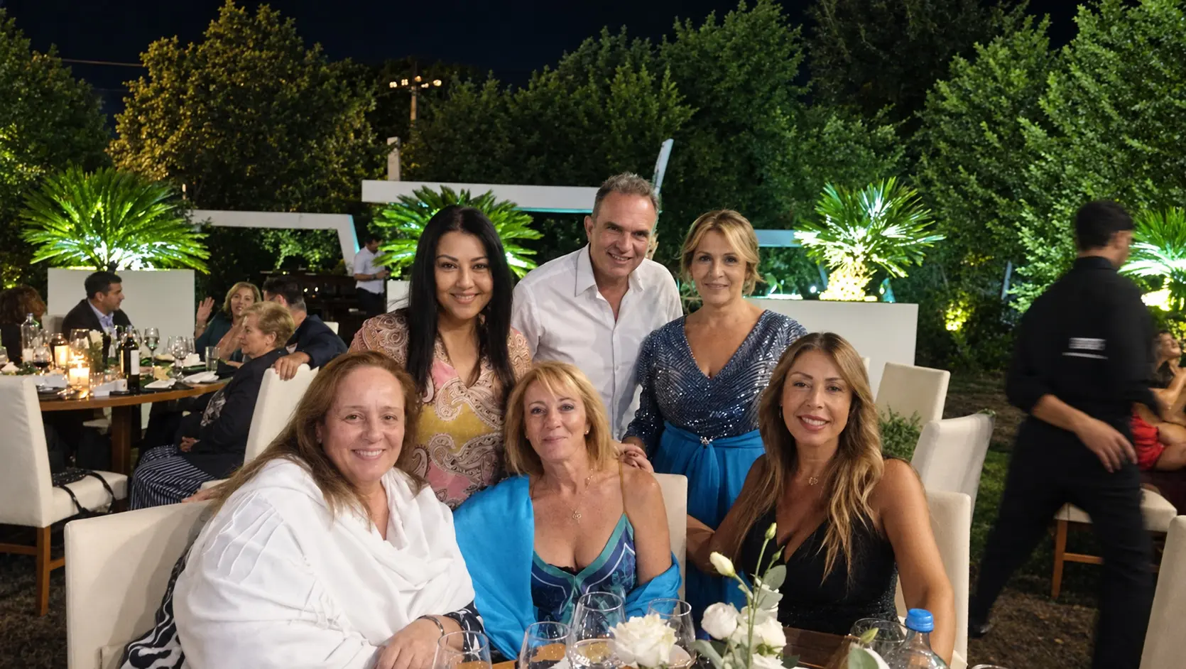 Νίκος Χατζηαλέξης – Έλενα Ούτσου: Λαμπερός γάμος για τον επιχειρηματία και τη διεθνολόγο με την «αφρόκρεμα» της Θεσσαλονίκης