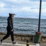 Καιρός: «Ανάσα» λιακάδας την Πέμπτη – Νέο κύμα κακοκαιρίας με έντονα φαινόμενα από Παρασκευή