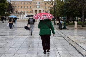 Καιρός: Καταιγίδες και αισθητή πτώση θερμοκρασίας – Ποιες περιοχές θα πληγούν