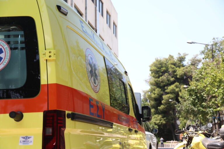 Λεωφόρος Αλεξάνδρας: Μηχανή παρέσυρε ζευγάρι και το παιδί τους