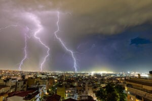 Καιρός: Έρχεται ισχυρή κακοκαιρία στην Ελλάδα – Πότε χτυπούν καταιγίδες και βροχές
