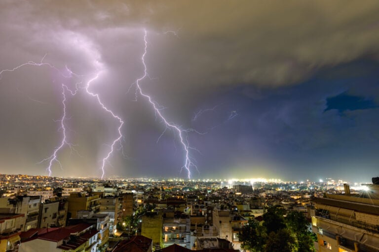 Καιρός: Έρχεται ισχυρή κακοκαιρία στην Ελλάδα – Πότε χτυπούν καταιγίδες και βροχές