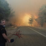 Φωτιά στην Εύβοια: Εκκενώνεται η Τριάδα – Ισχυρές δυνάμεις στη Μακρυκάπα
