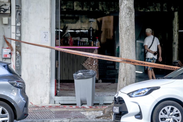 Νύχτα τρόμου στην Αθήνα - Μπαράζ επιθέσεων με μολότοφ και χειροβομβίδες