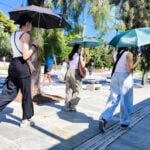 Καιρός: Καλοκαιρινό Σάββατο με 33άρια αλλά και απογευματινές βροχές