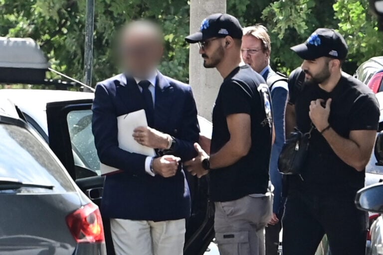 Οι «χρυσές» μπίζνες των δύο γιατρών του Μαζωνάκη – Πλασμαφαιρέσεις έως τα μεσάνυχτα