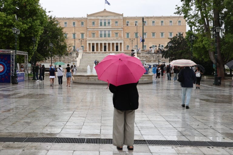 Καιρός: Αγριεύει το σκηνικό – Βροχές, καταιγίδες και ισχυροί βοριάδες