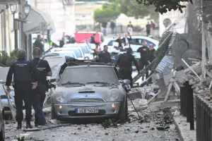 Ισχυρή έκρηξη στην Πλάκα – Κατέρρευσε παλιό κτίριο - Τραυματίστηκε περαστικός