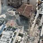 Πλάκα -Έκρηξη: Αγωνία κάτω από τα συντρίμμια του κτηρίου - Πληροφορίες για πέντε αγνοούμενους