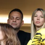 Βραδινή έξοδος για τον Ντέμη Νικολαΐδη: Φανερά αδυνατισμένος έναν χρόνο μετά την απώλεια της συντρόφου του