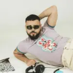 Akylas: «Μαζί κι Αντίθετα» – Η νέα του πλευρά μέσα από το τραγούδι της σειράς «Αντώνιος και Κλεοπάτρα»