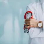 Νέα υπόθεση με «μαϊμού» γιατρό: Υπόσχονταν «καθαρό αίμα» με θεραπεία 6.000 ευρώ