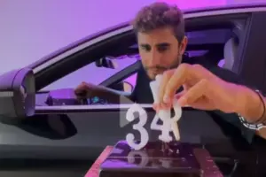 Μάριος Καπότσης: Ο ιδιαίτερος τρόπος που γιόρτασε τα γενέθλιά του – Άλλαξε μόνος του την ηλικία στην τούρτα