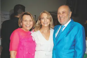 Δεν έσβηναν τα φλας στη Στοά Αρσακείου - Η εκδήλωση που συγκέντρωσε την αφρόκρεμα της Αθήνας