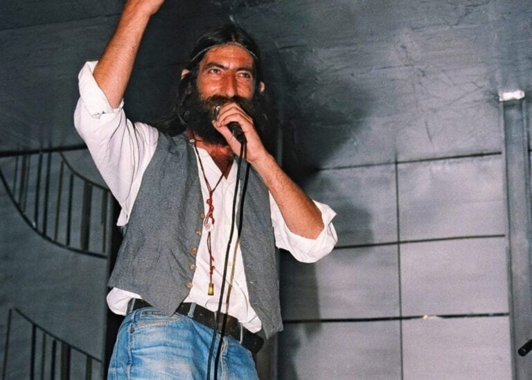 «Ολοι δηλώνετε ιδιότητα»