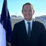 Ο Γάλλος πρέσβης «υποκλίθηκε» στον «Μαζώ»