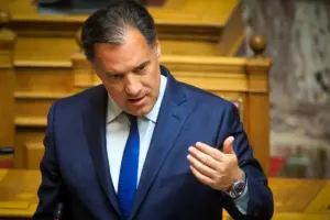 Παρέμβαση Άδωνη για τον θάνατο Μαζωνάκη: «Δεν επιτρέπεται η πλασμαφαίρεση σε απλό ιατρείο»