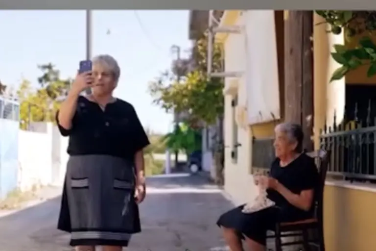 Οι γιαγιάδες τα έβαλαν με το ChatGPT