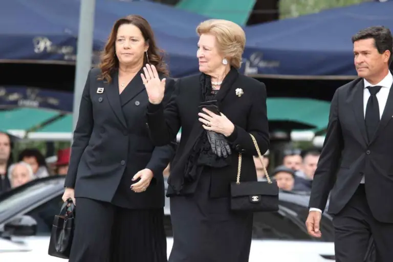 Βασιλιάς Χάραλντ: Η Άννα-Μαρία με τα παιδιά της Νικόλαο και Αλεξία στο τελευταίο αντίο