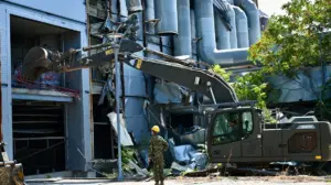 Ατύχημα στην κατεδάφιση του θεάτρου Μπάντμιντον: Τραυματίστηκαν δύο εργάτες