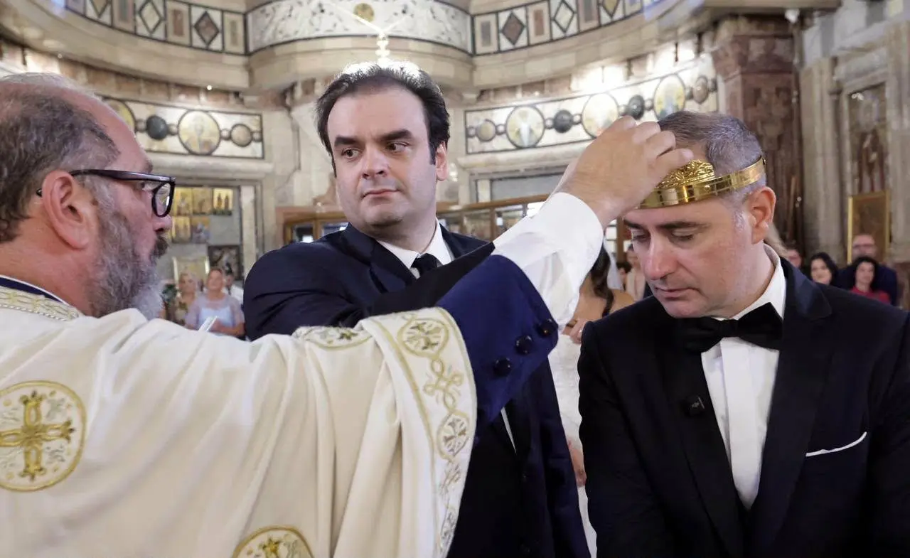 Κυριάκος Πιερρακάκης: Γάμος σαν παραμύθι με κουμπάρο τον «Mister Eurogroup»