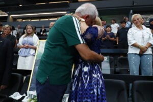 Παναθηναϊκός: Η αγκαλιά Ομπράντοβιτς – Δέσποινας Γιαννακοπούλου που συγκίνησε το T-Center
