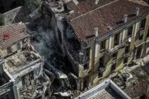 Έκρηξη στην Πλάκα: Δεν υπήρξε καταγγελία για οσμή αερίου - Γιατί ερευνούν τον δεύτερο όροφο