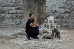 Ο Carlos Cuevas παρουσιάζει το «La vida als boscos» στην Ελευσίνα