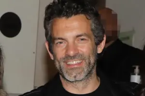 Φίλιππος Μιχόπουλος: Στη Σαντορίνη με τα παιδιά του – Τα υπέροχα στιγμιότυπα