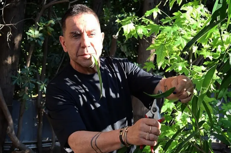 Το τραγούδι που ετοίμαζε ο Μαζωνάκης πριν φύγει – Οι στίχοι που ανατριχιάζουν