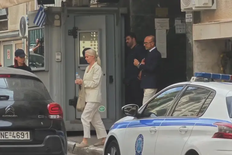 Γιώργος Μαζωνάκης: Η άφιξη των δύο ιατρών στην Ευελπίδων - Ξεκινά η απολογία τους