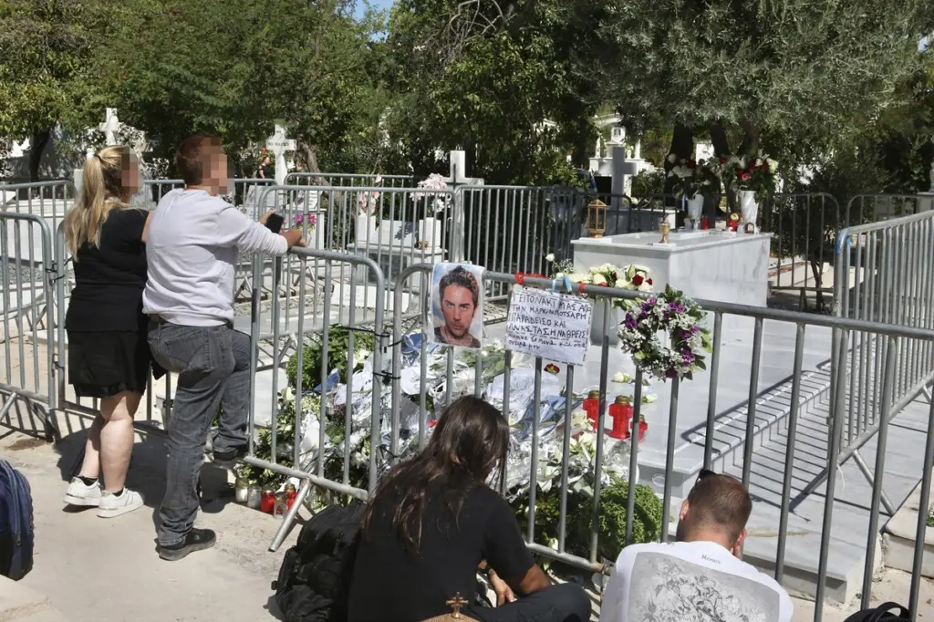 Τάφος Γιώργου Μαζωνάκη